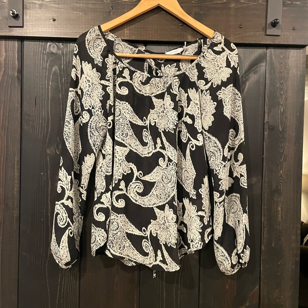 Blu Pepper Black and White Graphic Long Sleeve Blouse